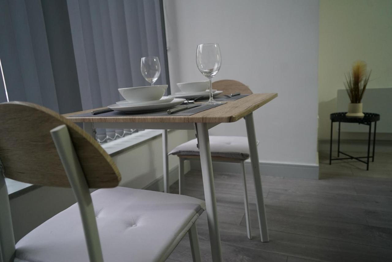 1 & 2 Bed Apartments - Desborough, Kettering, Cosy, Parking, Family, Wifi Eksteriør bilde