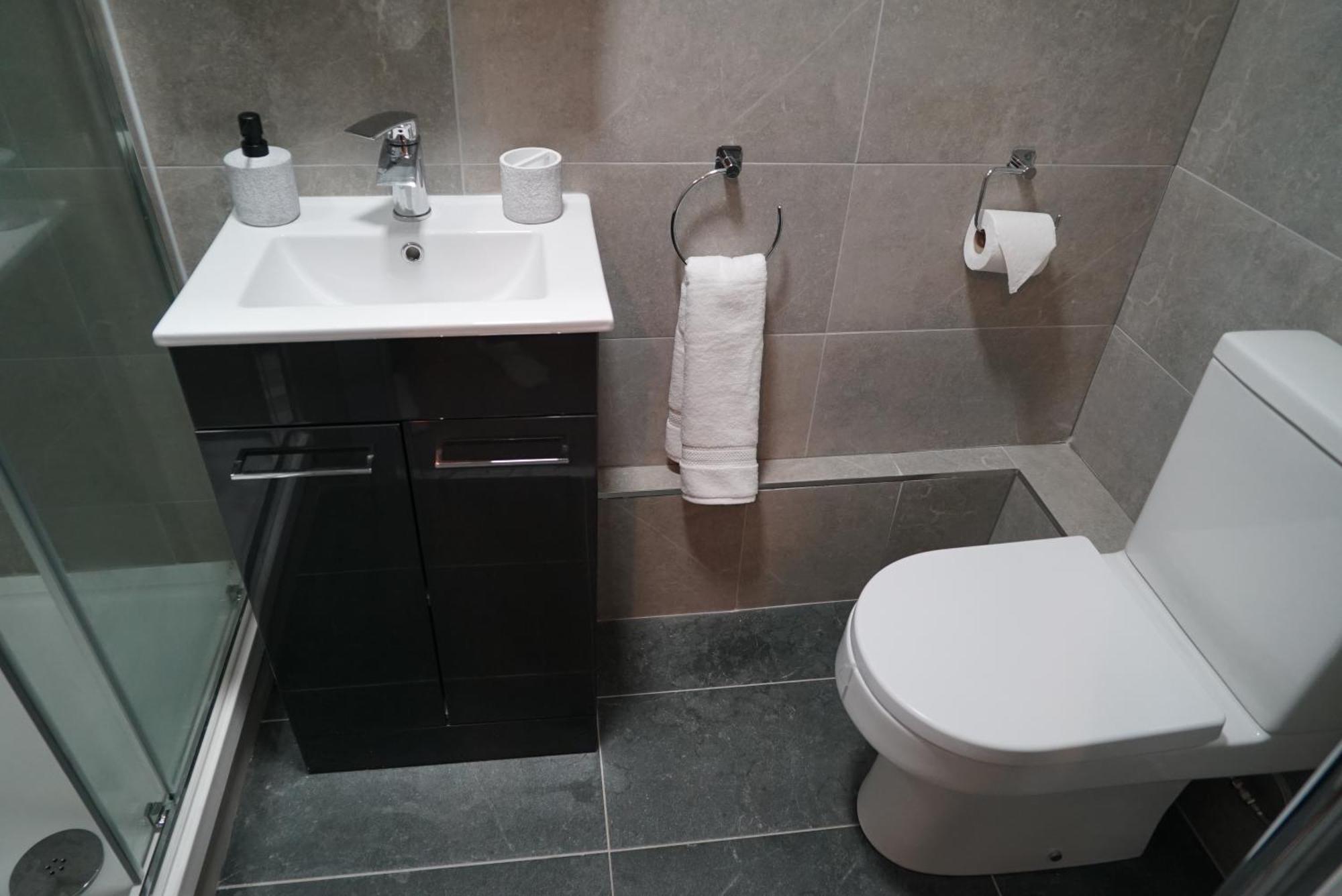 1 & 2 Bed Apartments - Desborough, Kettering, Cosy, Parking, Family, Wifi Eksteriør bilde