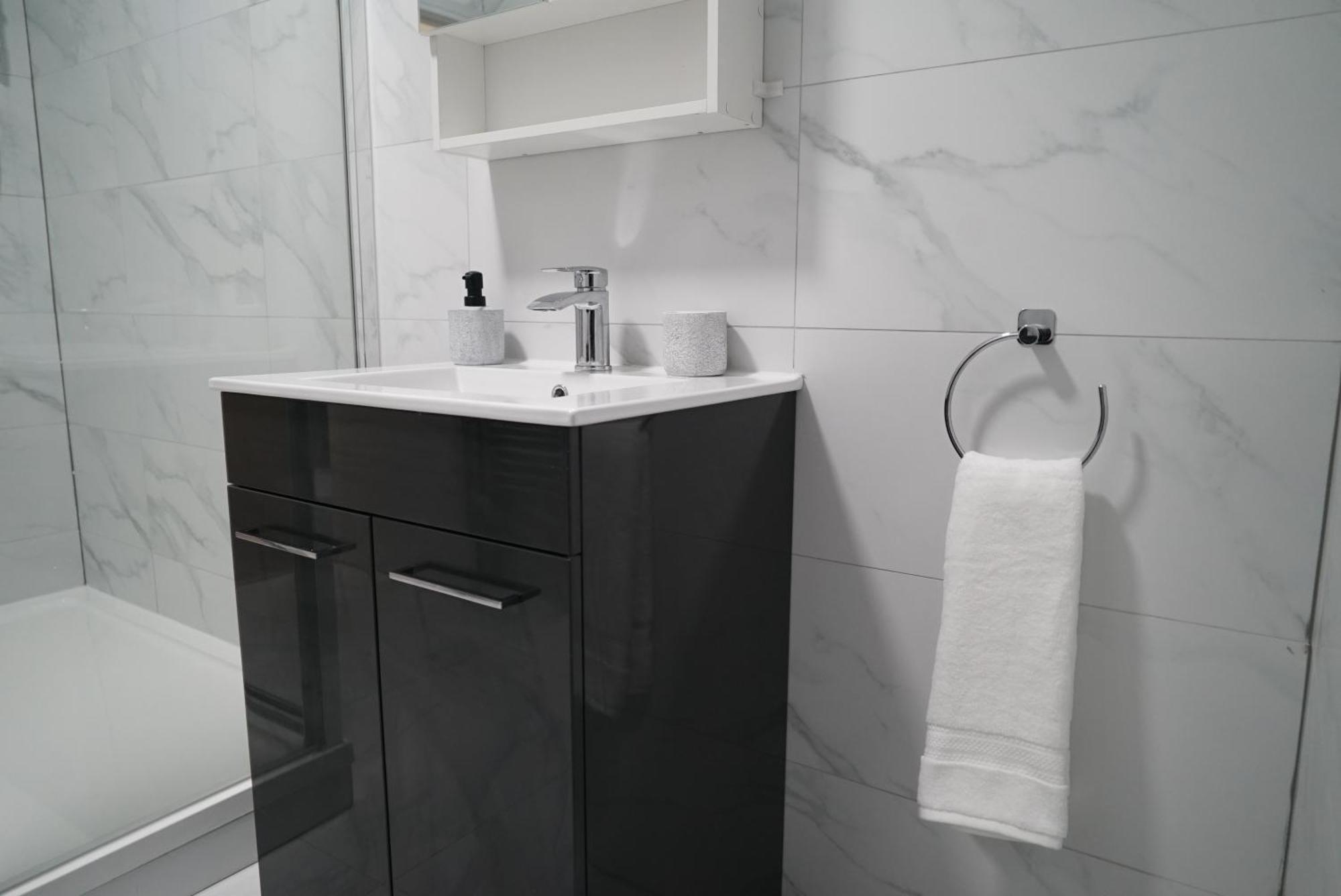 1 & 2 Bed Apartments - Desborough, Kettering, Cosy, Parking, Family, Wifi Eksteriør bilde