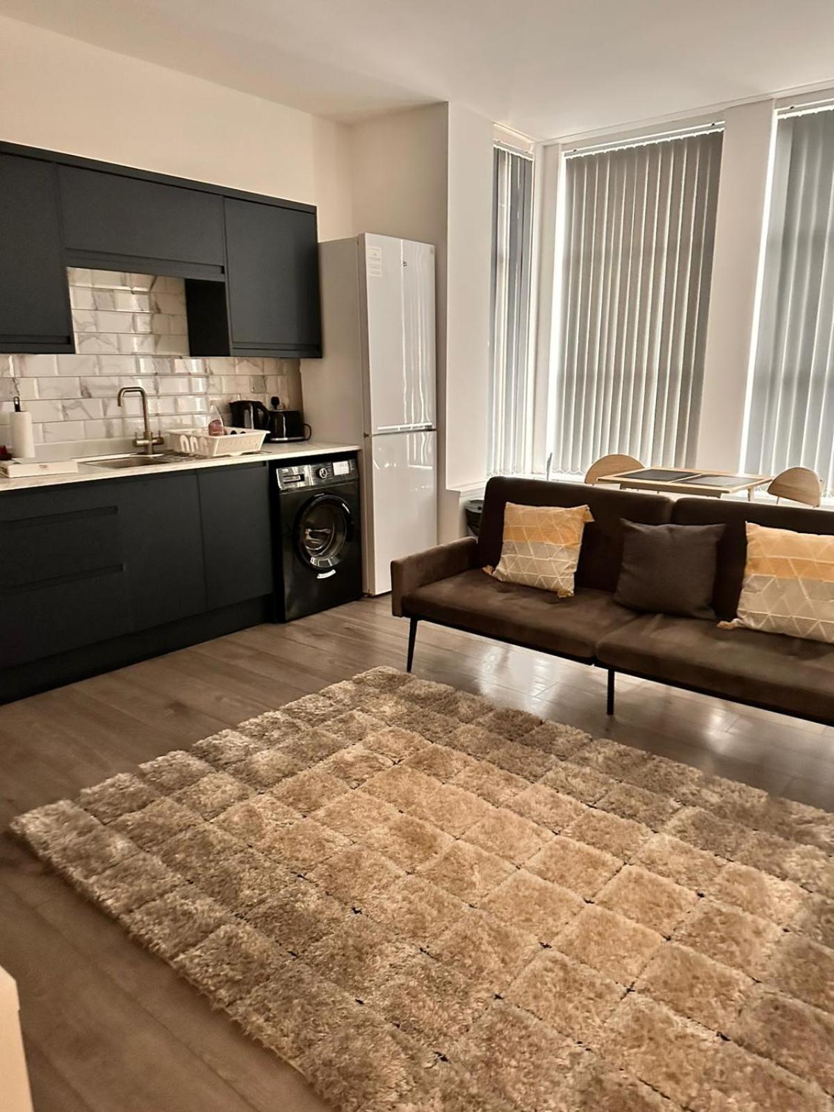 1 & 2 Bed Apartments - Desborough, Kettering, Cosy, Parking, Family, Wifi Eksteriør bilde